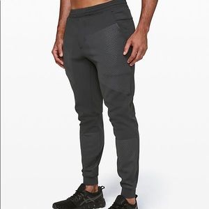 Lululemon X Barry’s Obsidian Stronger as 1 Jogger